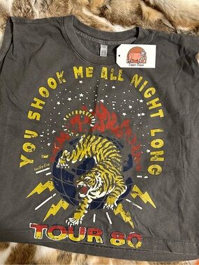 Tiger Graphic Distressed Look Cut Off Tshirt